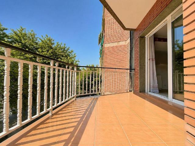 Piso en venta en calle D'irlanda, Santa Coloma de Gramanet, de 97 m² 4 habitaciones por 330.000