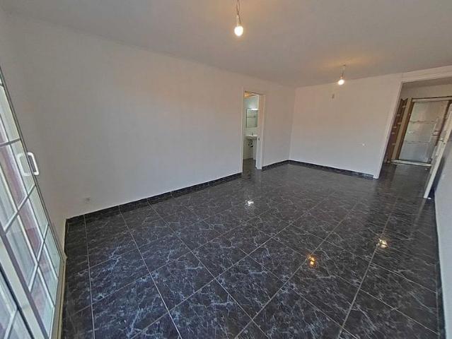 Piso en venta en calle D'itàlia, Terrassa, de 78 m² 3 habitaciones por 149.000