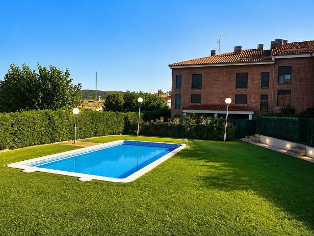 Piso en venta en calle Doctor Agusti Simon, Riells i Viabrea, de 81 m² 3 habitaciones por 225.000