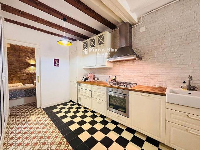 Piso en venta en calle D'obradors, Barcelona, de 70 m² 2 habitaciones por 325.000