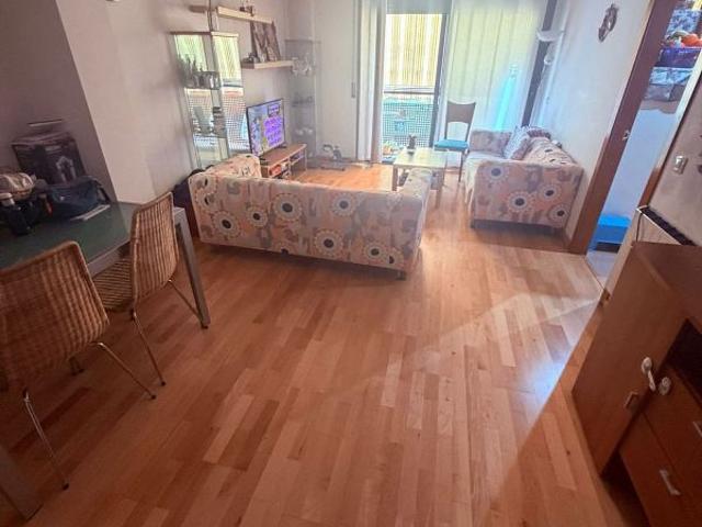 Piso en venta en calle D'olot, Santa Coloma de Gramanet, de 102 m² 3 habitaciones por 250.000