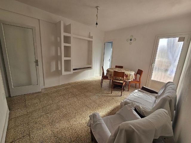 Piso en venta en calle Dolors Almeda, Cornellà de Llobregat, de 55 m² 3 habitaciones por 230.000