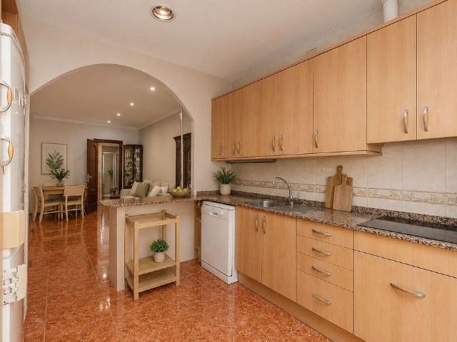 Piso en venta en calle D'olzinelles, Barcelona, de 53 m² 2 habitaciones por 239.000