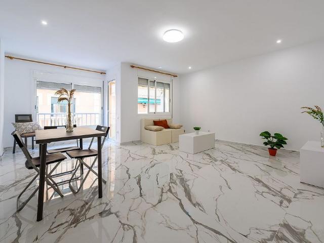 Piso en venta en calle D'orosi, Tarragona, de 85 m² 3 habitaciones por 208.000
