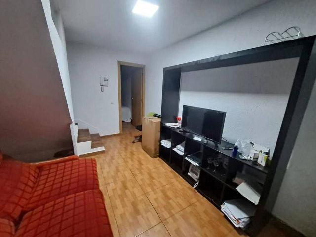 Piso en venta en calle D'orpí, Barcelona, de 55 m² 2 habitaciones por 70.000