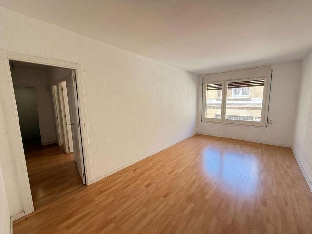Piso en venta en calle D'oviedo, Sant Boi de Llobregat, de 102 m² 3 habitaciones por 260.000
