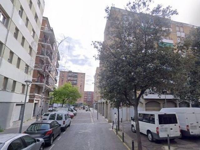 Piso en venta en calle Elisenda de Montcada, Salt, de 90 m² 3 habitaciones por 110.000