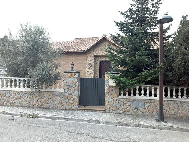 Piso en venta en calle Els Esquirols, Sant Fost de Campsentelles, de 164 m² 3 habitaciones por 325.000