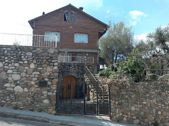 Piso en venta en calle Els Esquirols, Sant Fost de Campsentelles, de 213 m² 3 habitaciones por 265.000