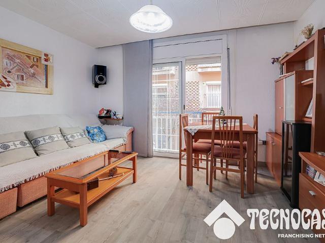 Piso en venta en calle Federico García Lorca, Viladecans, de 75 m² 4 habitaciones por 340.000