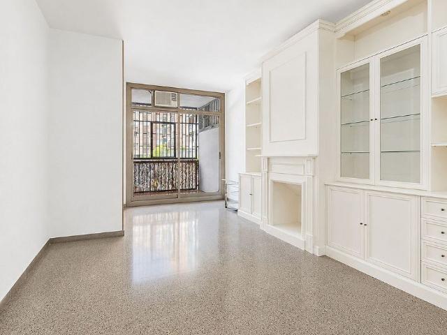 Piso en venta en calle Fluvia, Barcelona, de 76 m² 4 habitaciones por 395.000