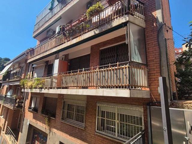 Piso en venta en calle Font del Coll, Barcelona, de 90 m² 3 habitaciones por 239.000