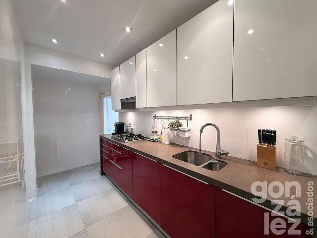 Piso en venta en calle Gaiarre, Barcelona, de 75 m² 3 habitaciones por 389.000