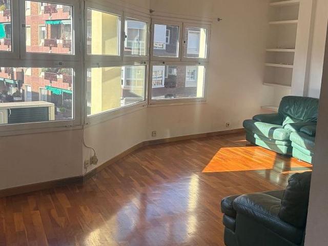 Piso en venta en calle Galileu, Barcelona, de 86 m² 3 habitaciones por 489.000
