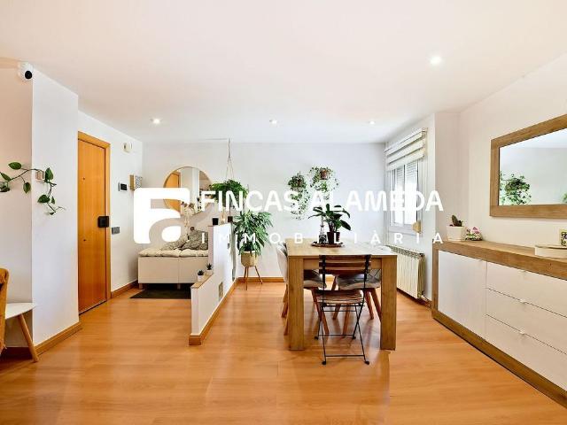 Piso en venta en calle Garcilaso, Badalona, de 101 m² 3 habitaciones por 259.000