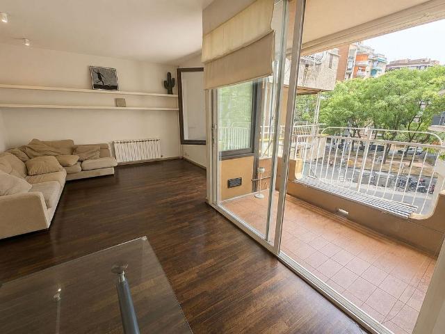 Piso en venta en calle Gelabert, Barcelona, de 96 m² 3 habitaciones por 725.000