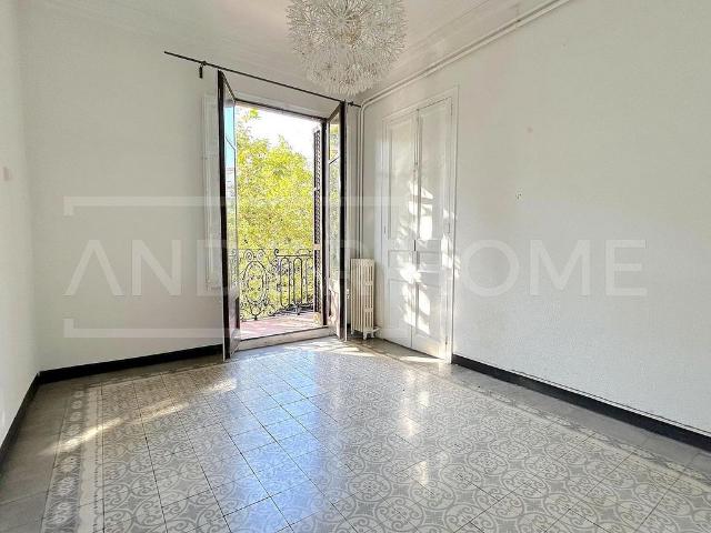 Piso en venta en calle Gran Via de Les Corts Catalanes, Barcelona, de 124 m² 5 habitaciones por 689.000