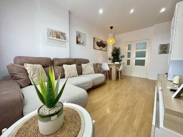 Piso en venta en calle Gran Via de Les Corts Catalanes, Barcelona, de 68 m² 4 habitaciones por 389.000