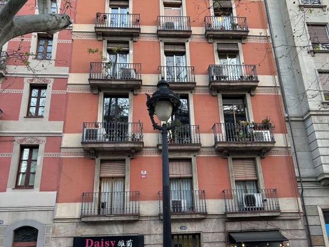 Piso en venta en calle Gran Via de Les Corts Catalanes, Barcelona, de 76 m² 3 habitaciones por 370.000