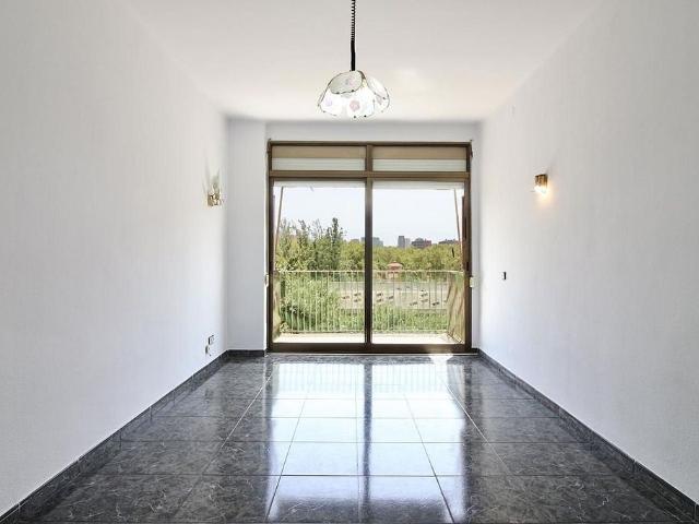 Piso en venta en calle Gran Via de Les Corts Catalanes, Barcelona, de 93 m² 4 habitaciones por 390.000