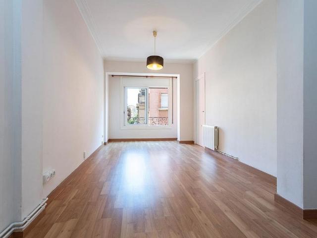 Piso en venta en calle Granja, Barcelona, de 65 m² 3 habitaciones por 450.000