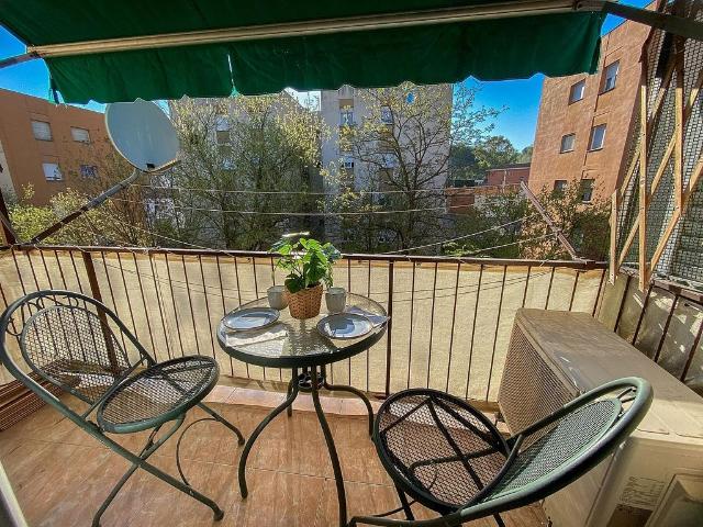 Piso en venta en calle Grup Girona Per Girona, Girona, de 54 m² 3 habitaciones por 156.000 €