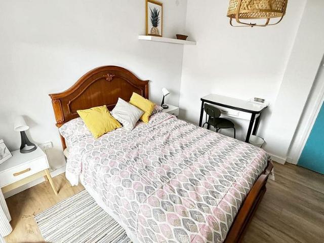 Piso en venta en calle Grup Verge de la Salut, Badalona, de 63 m² 4 habitaciones por 195.000