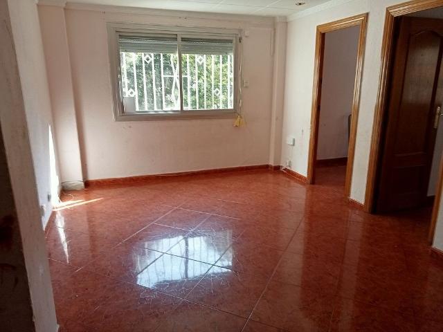 Piso en venta en calle Grup Verge de la Salut, Badalona, de 70 m² 4 habitaciones por 193.000