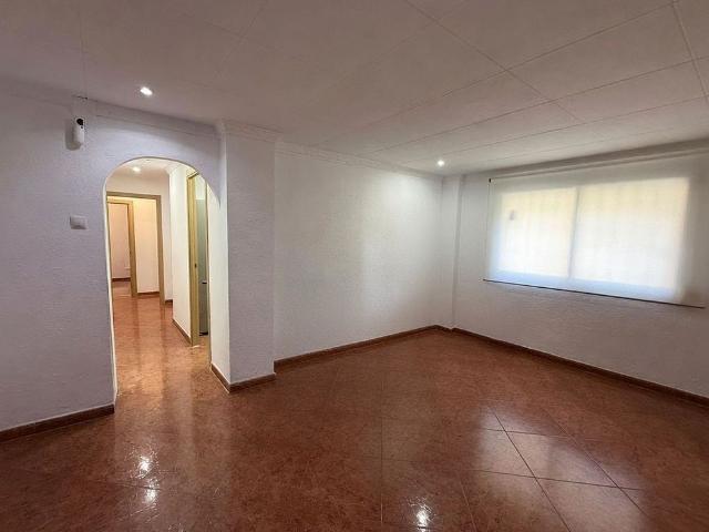 Piso en venta en calle Grup Verge de la Salut, Badalona, de 80 m² 4 habitaciones por 199.000