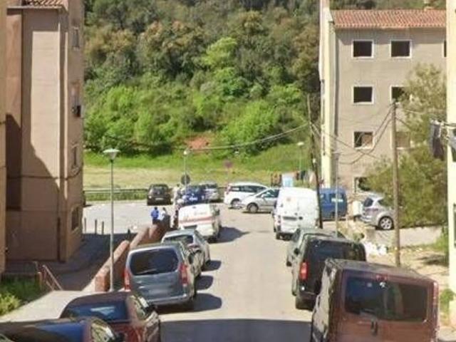Piso en venta en calle Grup Vilarroja, Girona, de 52 m² 3 habitaciones por 21.000
