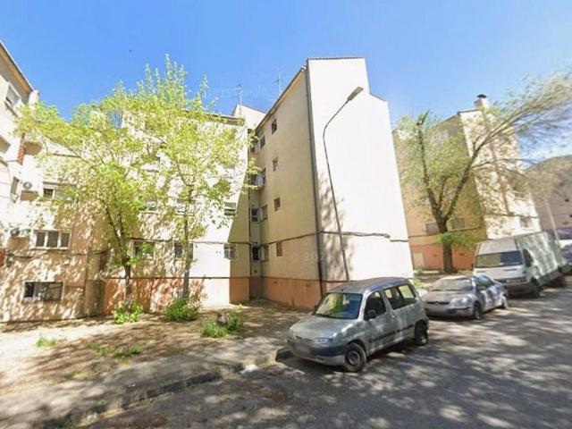 Piso en venta en calle Grup Vilarroja, Girona, de 58 m² 2 habitaciones por 33.000
