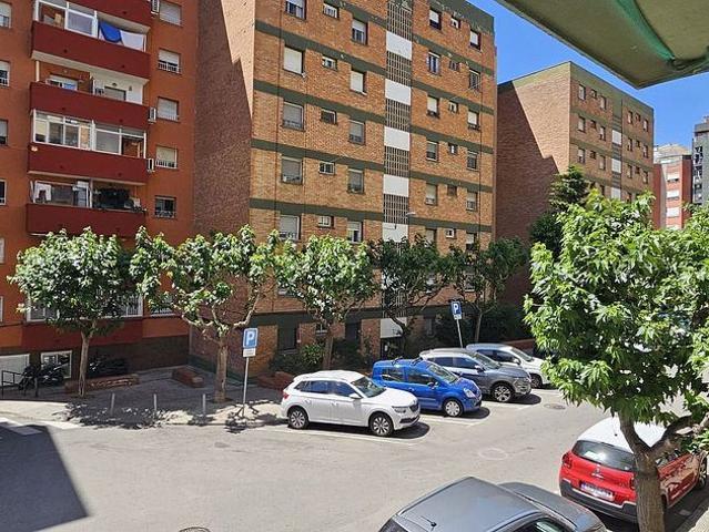 Piso en venta en calle Grupo la Salud, Badalona, de 75 m² 4 habitaciones por 199.000
