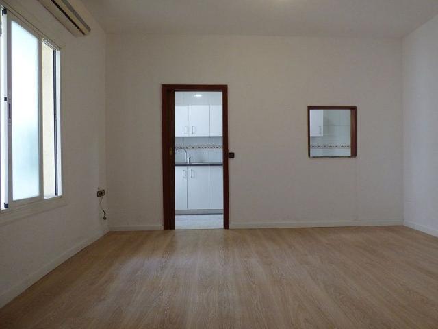 Piso en venta en calle Hospital, Barcelona, de 48 m² 1 habitación por 300.000