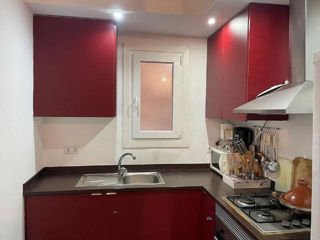 Piso en venta en calle Hospital, Barcelona, de 52 m² 2 habitaciones por 190.000