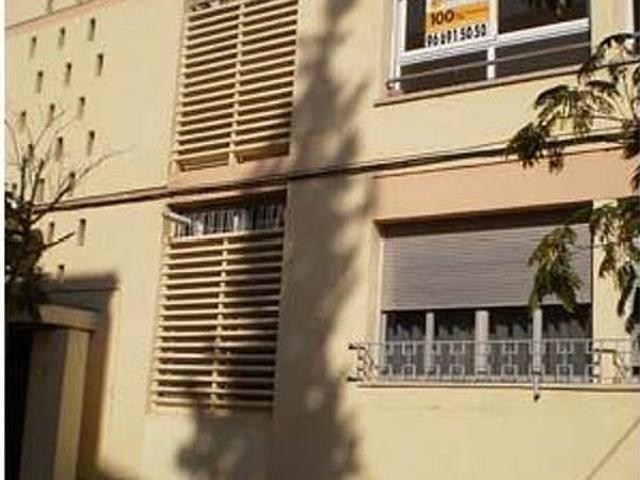 Piso en venta en calle Illa Noble, Sabadell, de 68 m² 4 habitaciones por 107.500