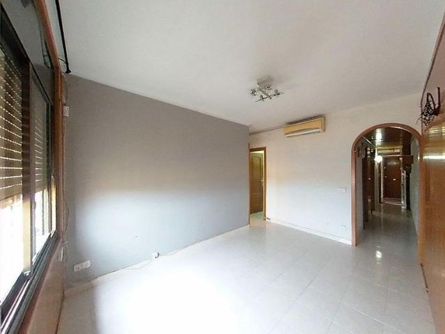 Piso en venta en calle Illes Canàries, Hospitalet de Llobregat, L´, de 42 m² 3 habitaciones por 136.000