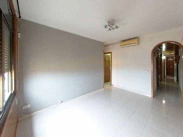 Piso en venta en calle Illes Canàries, Hospitalet de Llobregat, L´, de 55 m² 3 habitaciones por 136.000