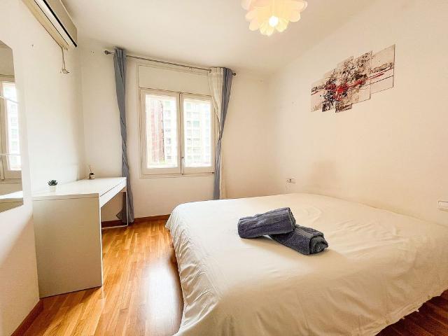 Piso en venta en calle Independencia, Barcelona, de 75 m² 4 habitaciones por 434.900