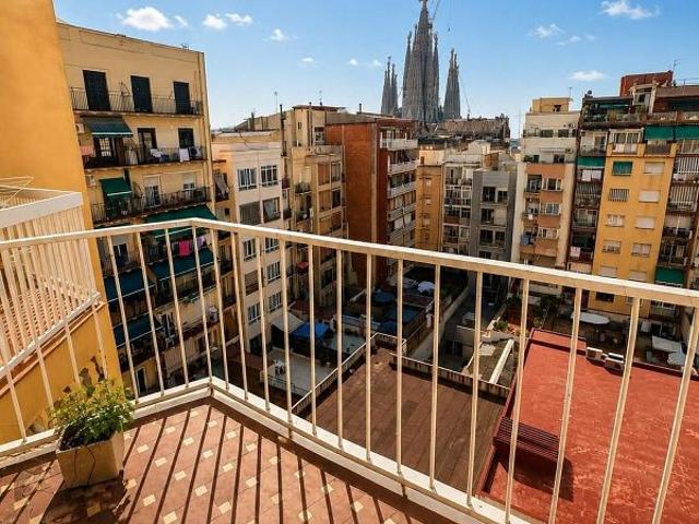 Piso en venta en calle Industria, Barcelona, de 79 m² 4 habitaciones por 540.000