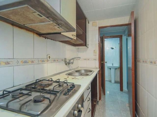 Piso en venta en calle Irlanda, Santa Coloma de Gramanet, de 62 m² 2 habitaciones por 129.000