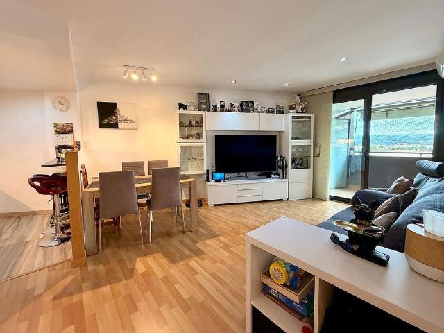 Piso en venta en calle Isabel Aunion, Cornellà de Llobregat, de 62 m² 2 habitaciones por 321.500