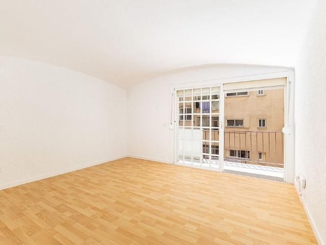 Piso en venta en calle Isabel la Catolica D', Hospitalet de Llobregat, L´, de 85 m² 3 habitaciones por 215.000
