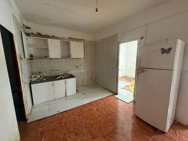 Piso en venta en calle Juan Valera, Badalona, de 41 m² 2 habitaciones por 103.000
