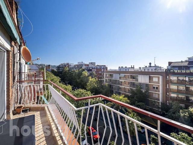 Ático en venta en calle Júlia, Barcelona, de 104 m² 3 habitaciones por 379.000