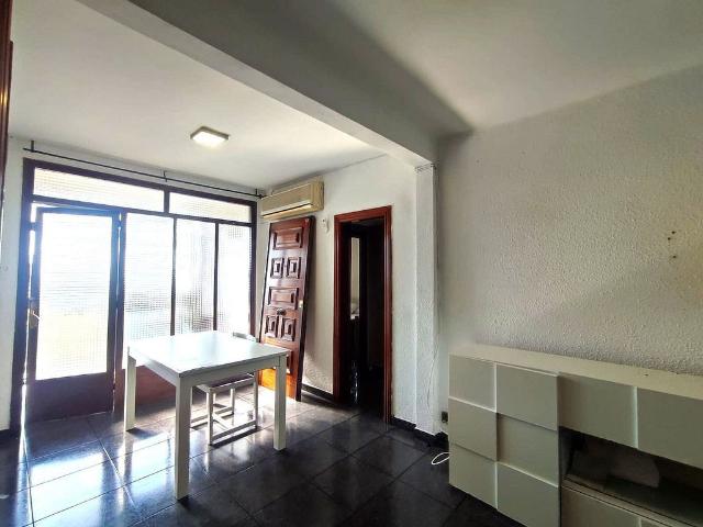 Piso en venta en calle Jerez de la Frontera, Badalona, de 69 m² 3 habitaciones por 150.000