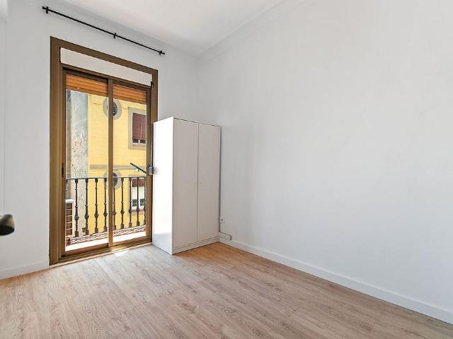 Piso en venta en calle Joan de Borbo Comte Barce, Barcelona, de 60 m² 3 habitaciones por 395.000