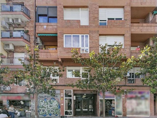 Piso en venta en calle Joan Maragall, Cornellà de Llobregat, de 82 m² 3 habitaciones por 259.000