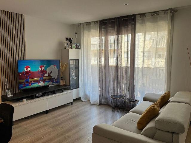 Piso en venta en calle Joan Sebastia Bach, Badalona, de 80 m² 3 habitaciones por 350.000