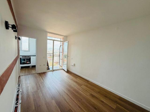 Piso en venta en calle Josep Serrano, Santa Coloma de Gramanet, de 57 m² 2 habitaciones por 179.900