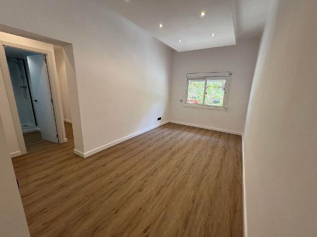 Piso en venta en calle Josep Tarradellas I Joan, Hospitalet de Llobregat, L´, de 60 m² 3 habitaciones por 248.500